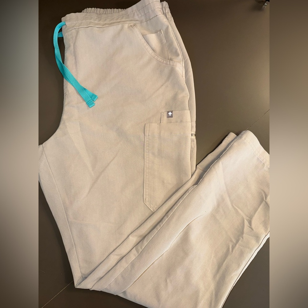 Figs Women's Scrub Pants. Size large.